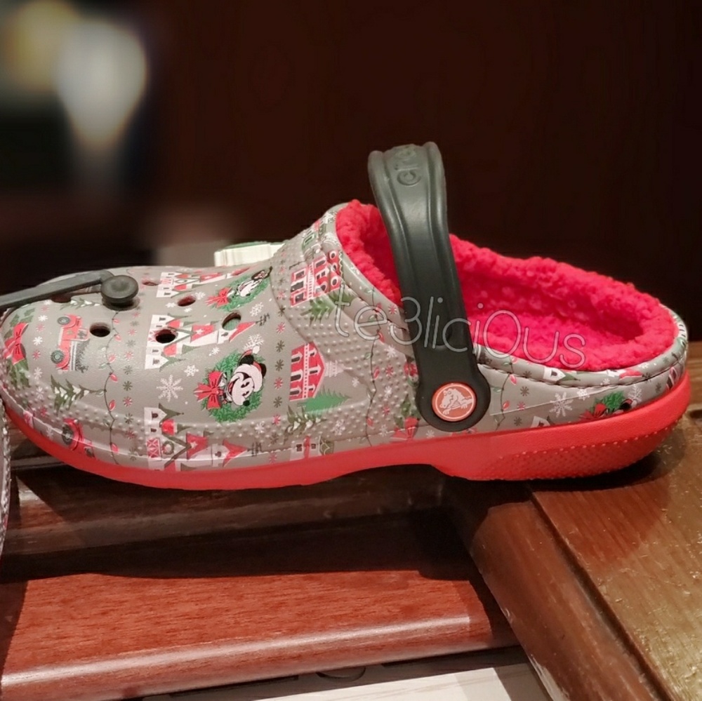DISNEY PARKS LIGHT UP MICKEY CHRISTMAS CROCS - Picture 5 of 7